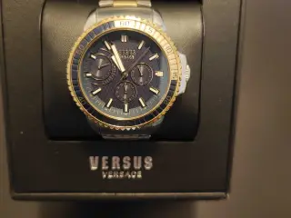 Smukt og velholdt Versus Versace herreur.
