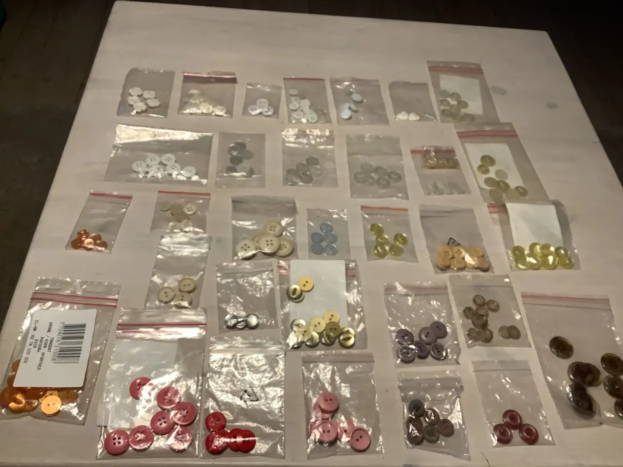 Billede 8 - Knapper i plast og metal flere farver.