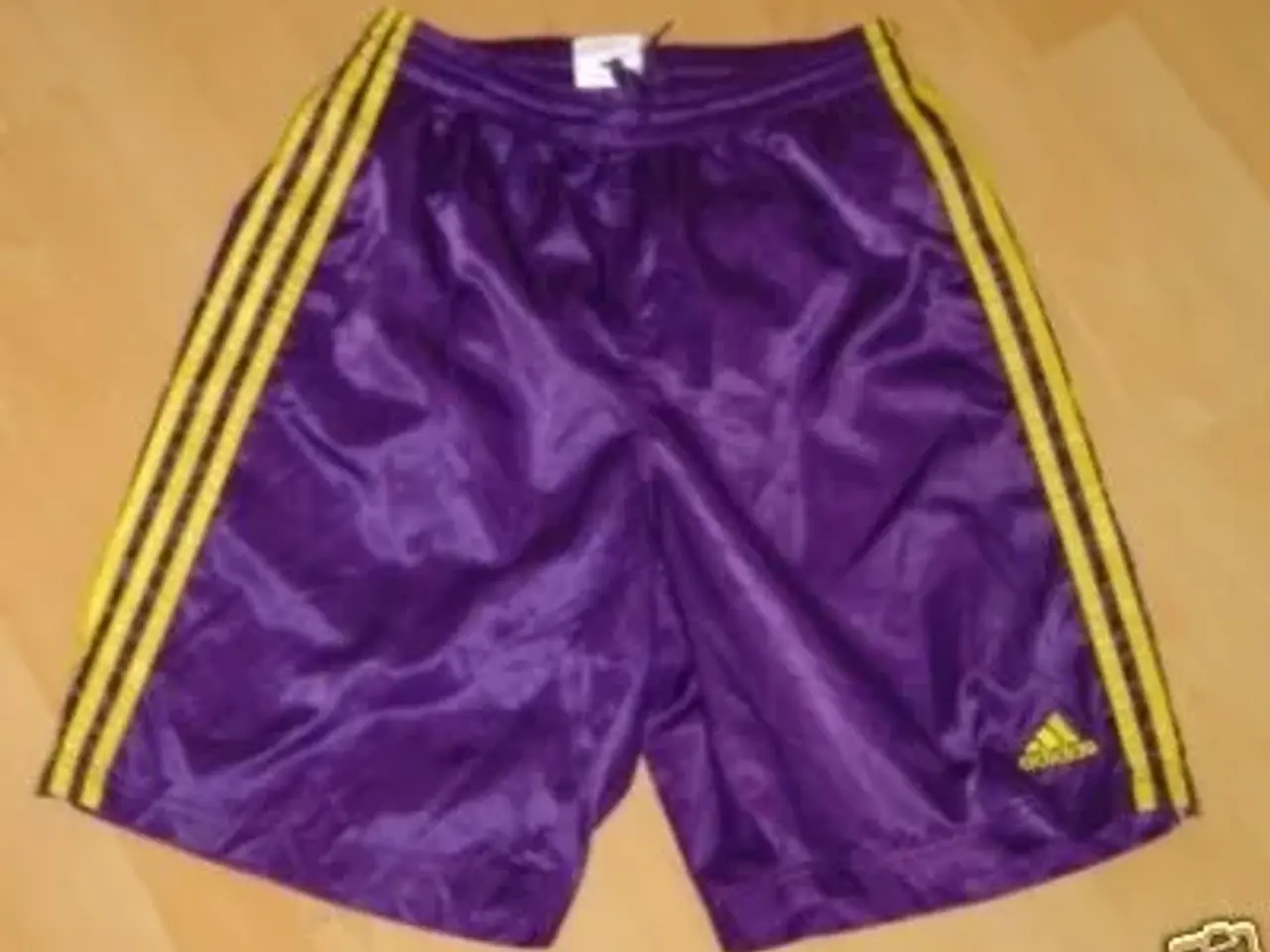 Billede 6 - Adidas og hummel nylon retro shorts købes