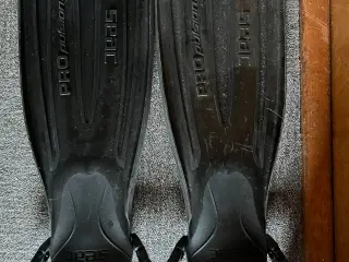 Våddragtsfinner med fjeder straps