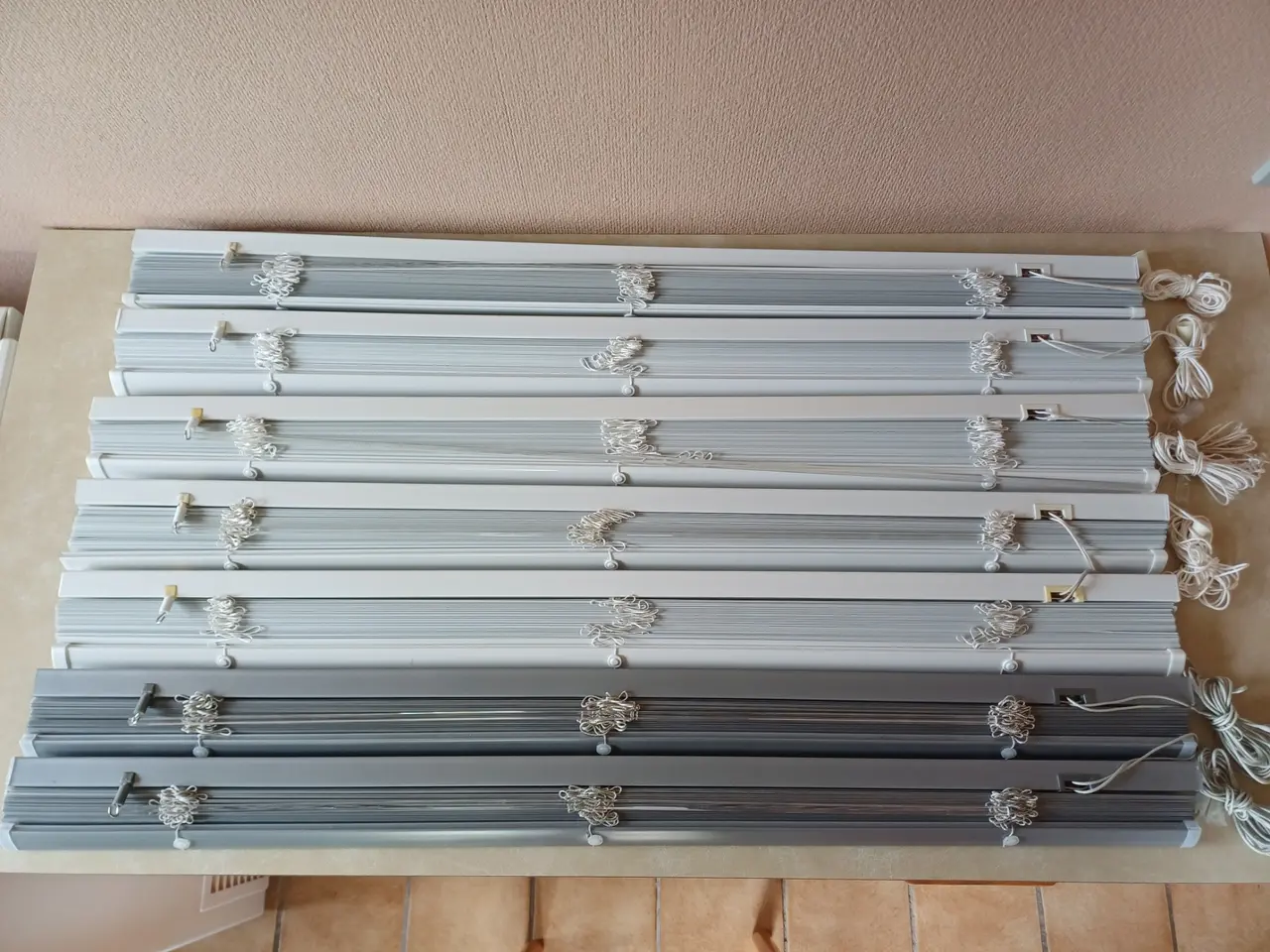 Billede 1 - Persienner i aluminium på 1 meter - hvide og grå