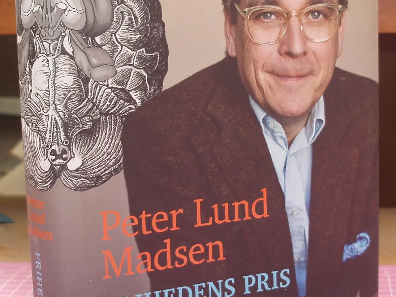 Billede 1 - Frihedens pris af Peter Lund Madsen