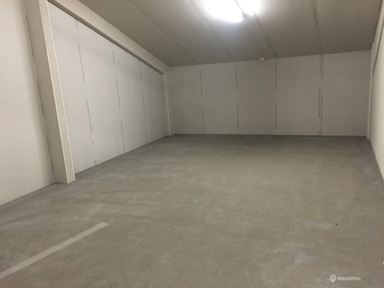 Billede 1 - Lagerlokale til leje med elevator og parkeringspladser.