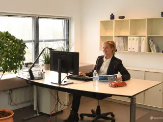 Flerbrugerejendom m. kantine. reception og gratis parkering