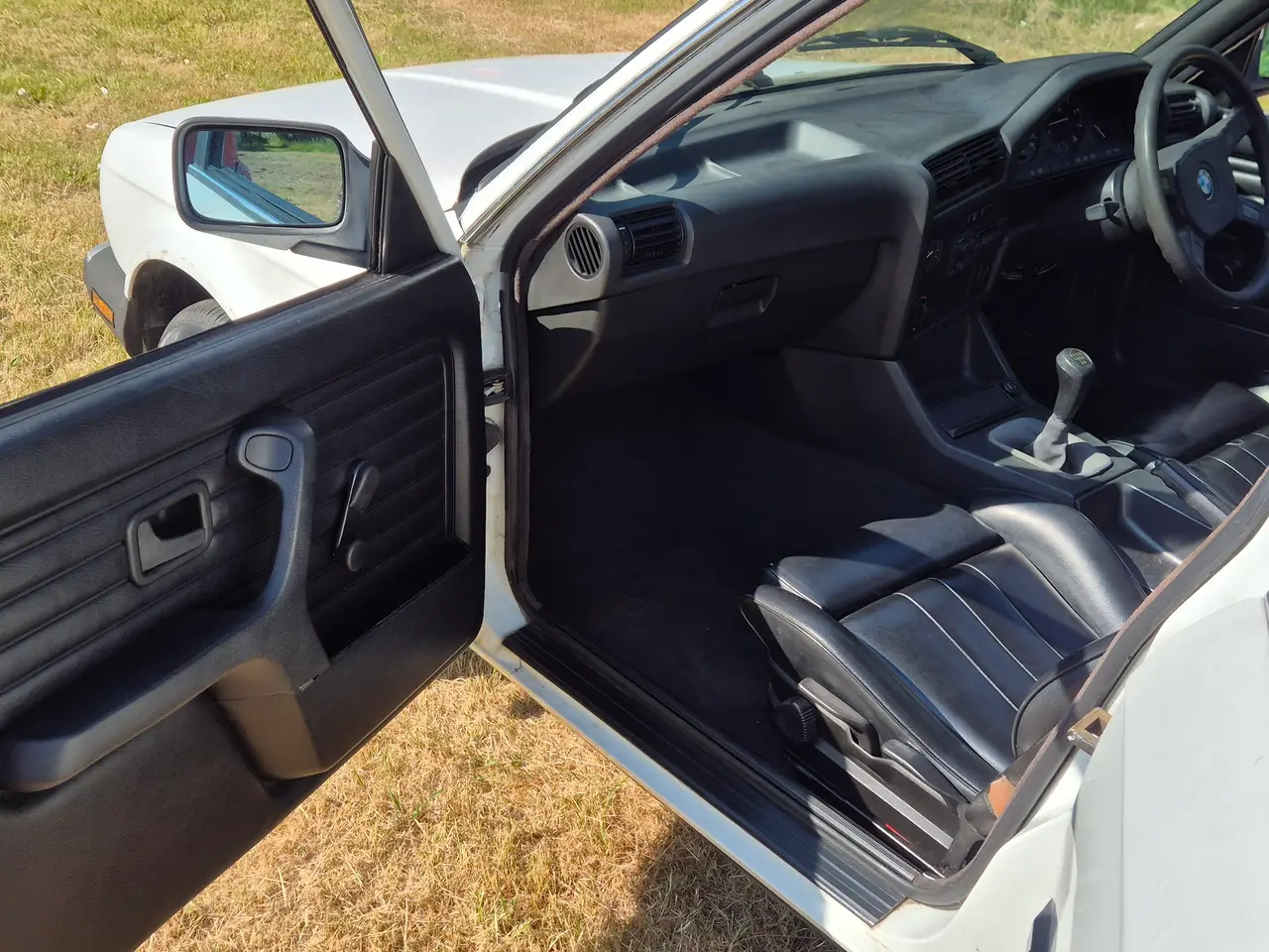 Billede 7 - BMW E30 højre styret med papir 