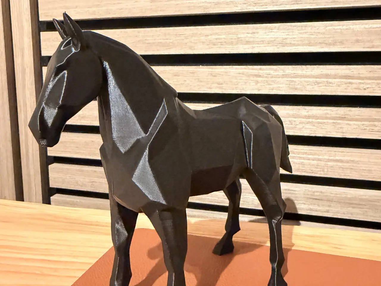 Billede 2 - Hest figur sort geometrisk dekoration