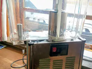 Saftevands dispender