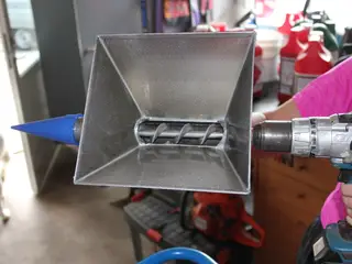  mørtelfugepistol med metal snegl.