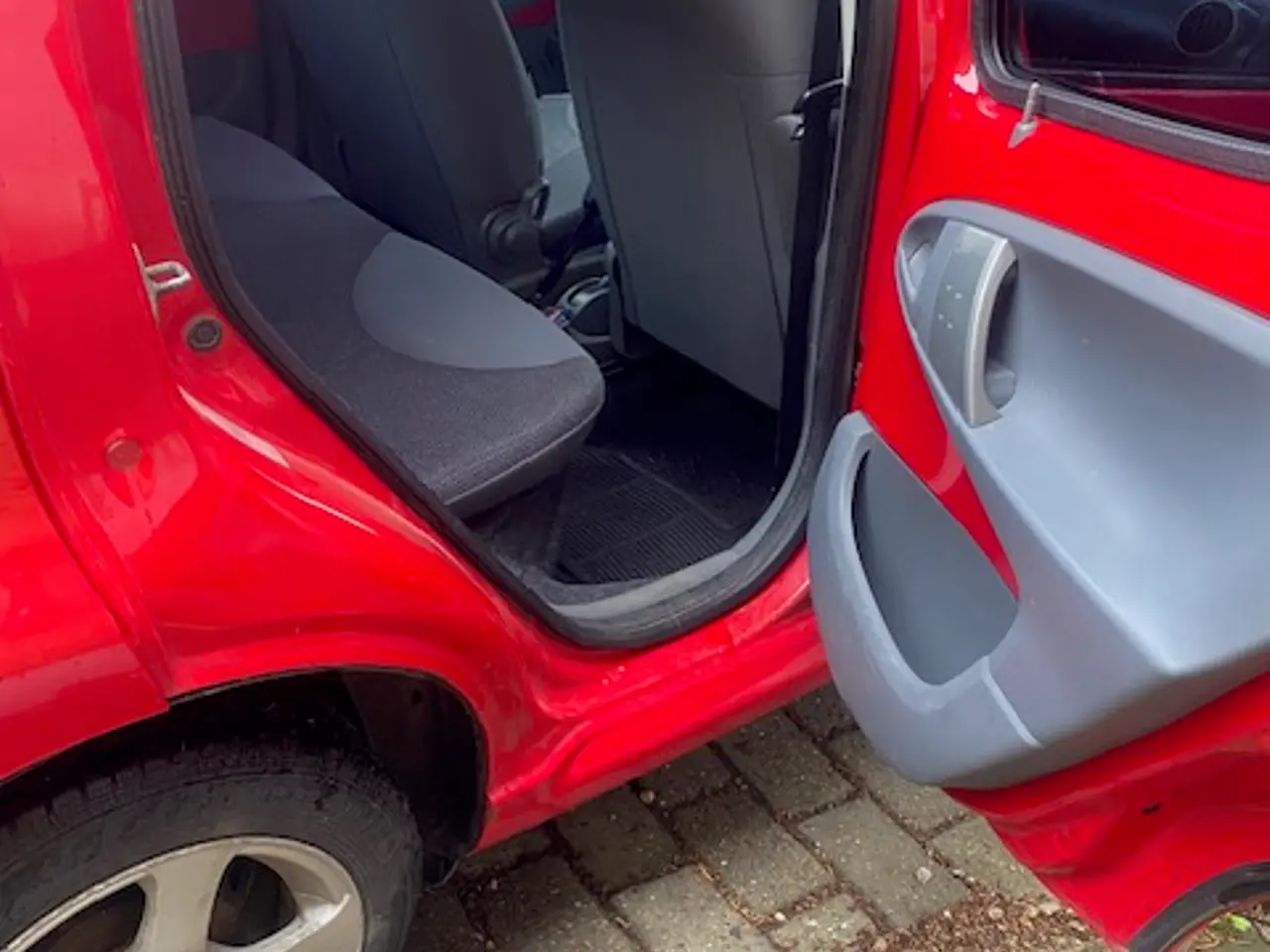 Billede 3 - Fint lille rød Peugeot 107