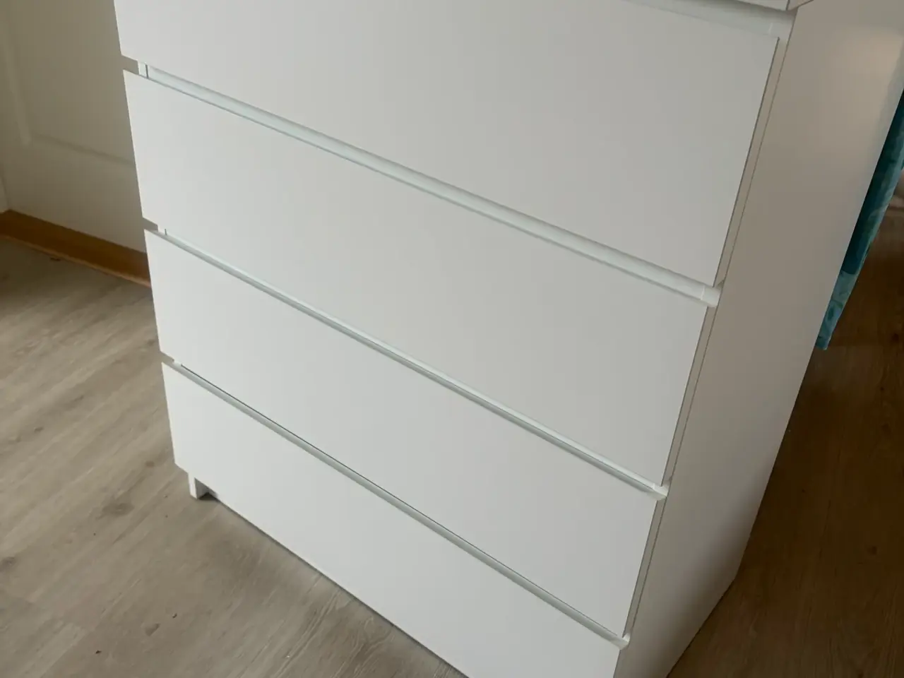 Billede 1 - Fin og rummelig kommode