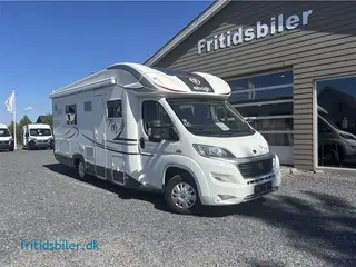 2015 - Elnagh T-Loft 531 Elnagh med 2 store langsgående senge og bad og wc bag i bilen og 5 selepladser