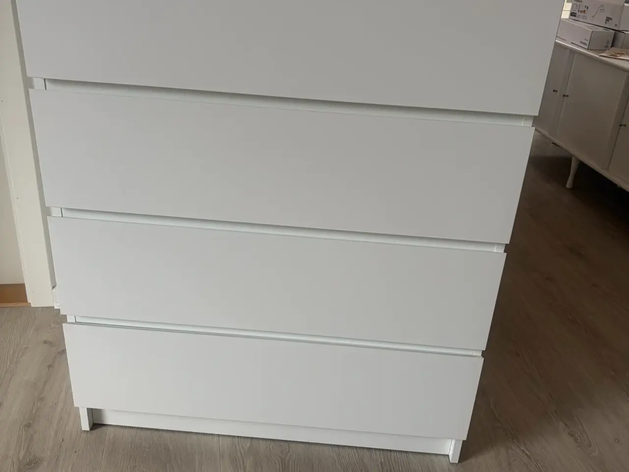 Billede 2 - Fin og rummelig kommode