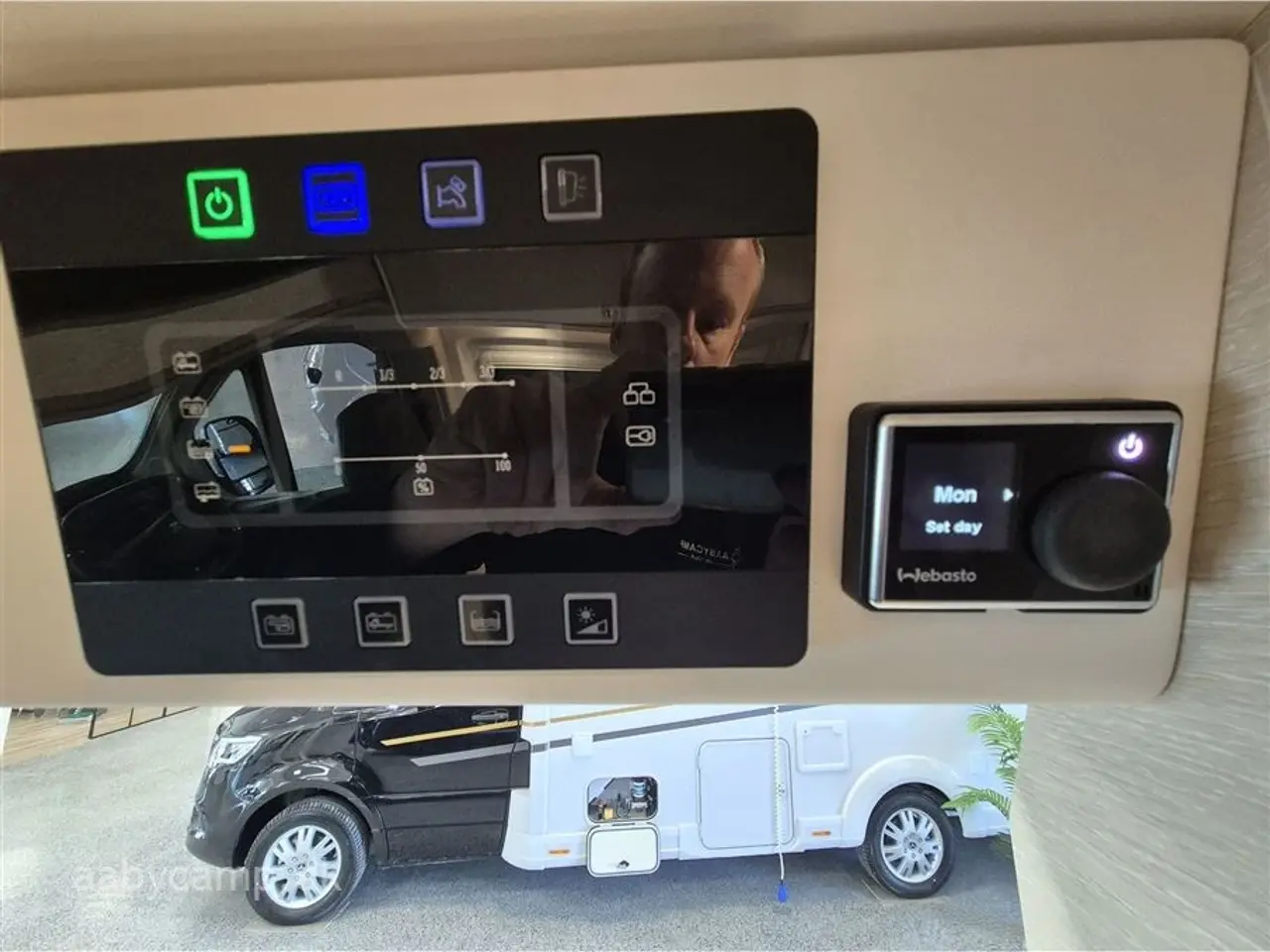 Billede 23 - 2023 - Tourne 6.0 solcelle. 200 Ah lithium Batteri. 2000w Inverter. kompressor køleskab. Elektrisk gulvvarme. Webasto Dieselfyr. Anhængertræk. udvendig bruser. Kun 43,000 km!!!