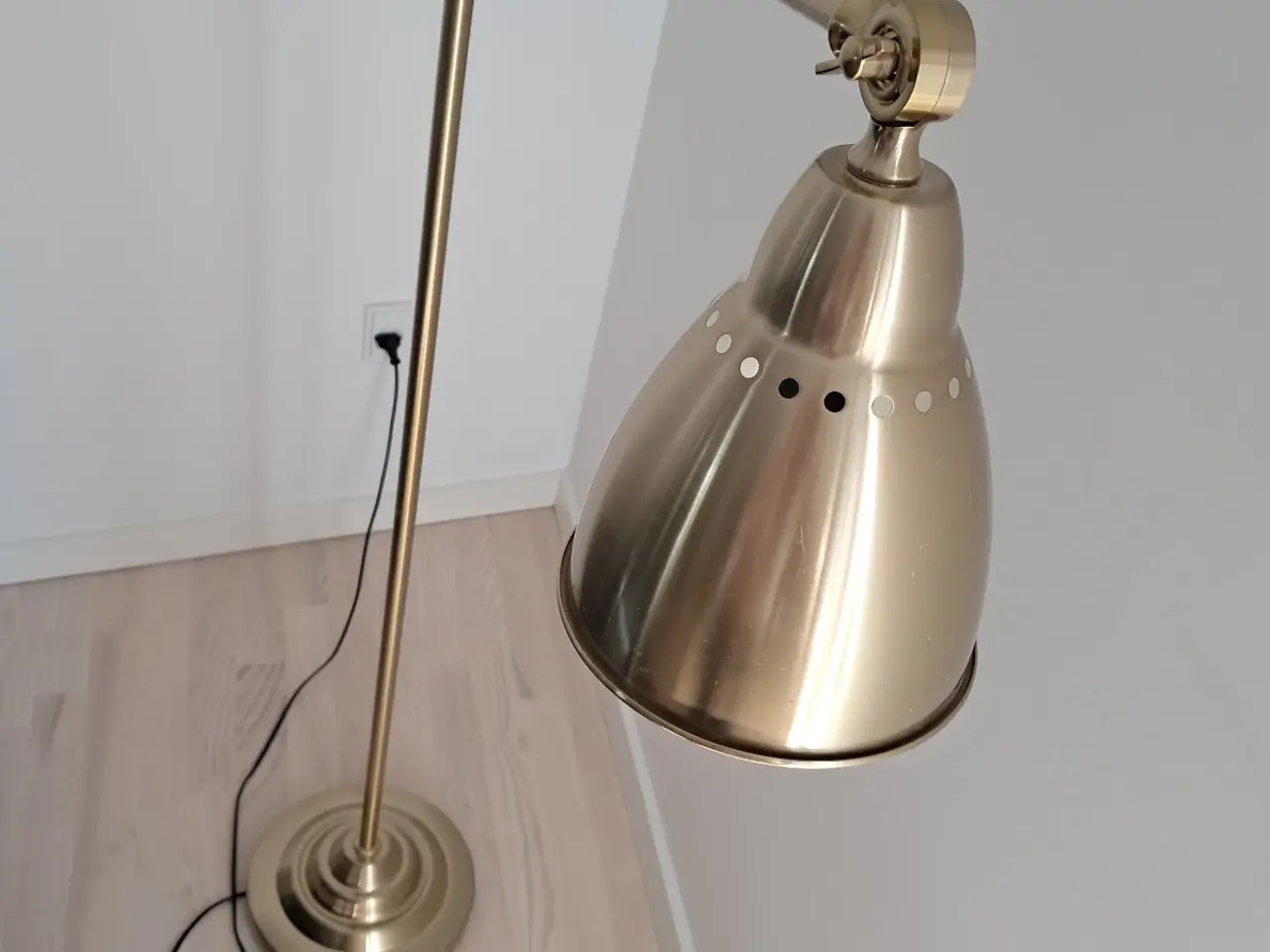 Billede 1 - Gulvlampe i messing, IKEA