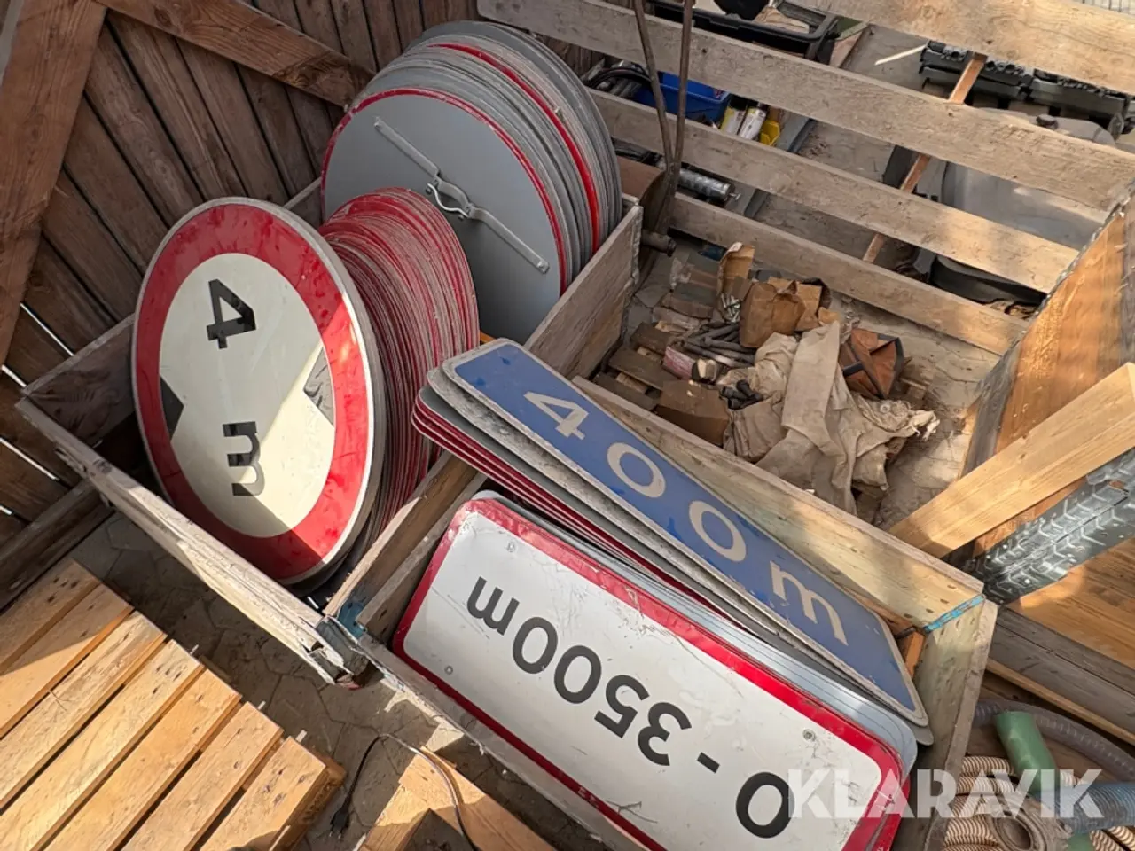 Billede 2 - Assorterede trafikskilte 1,5 paller
