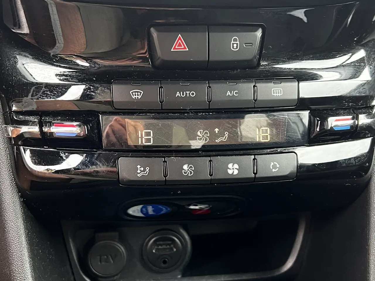 Billede 3 - Peugeot 208 Selection sky 1,6 BlueHDi