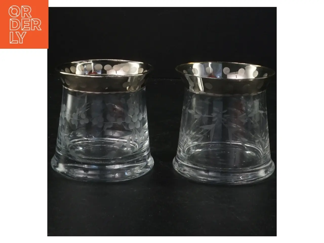 Billede 1 - Glasvaser med sølvfarvet kant (str. 9 x 9,5 cm)