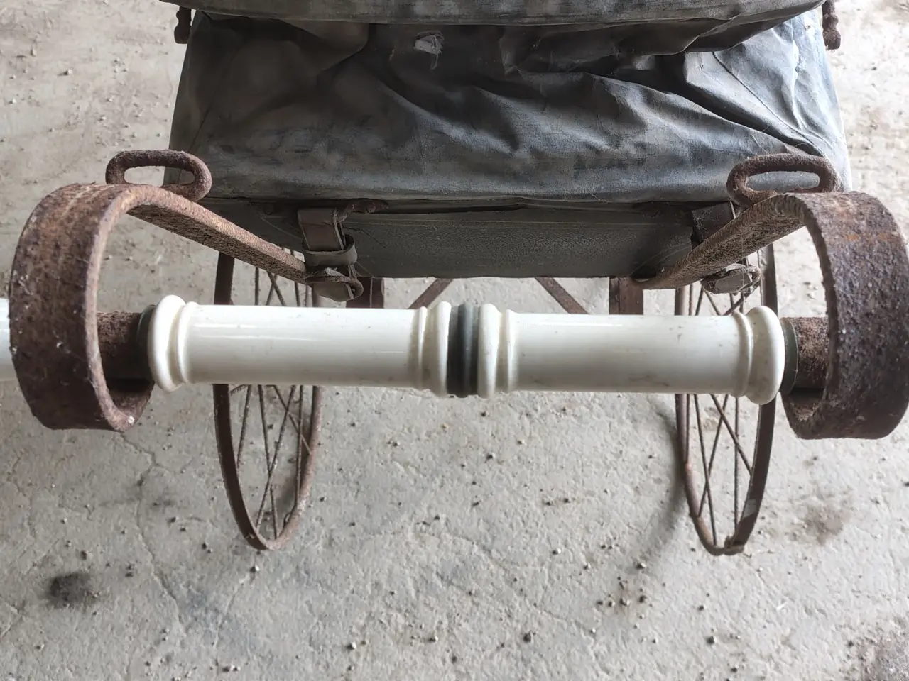 Billede 4 - Gammel barnevogn fra ca. 1900