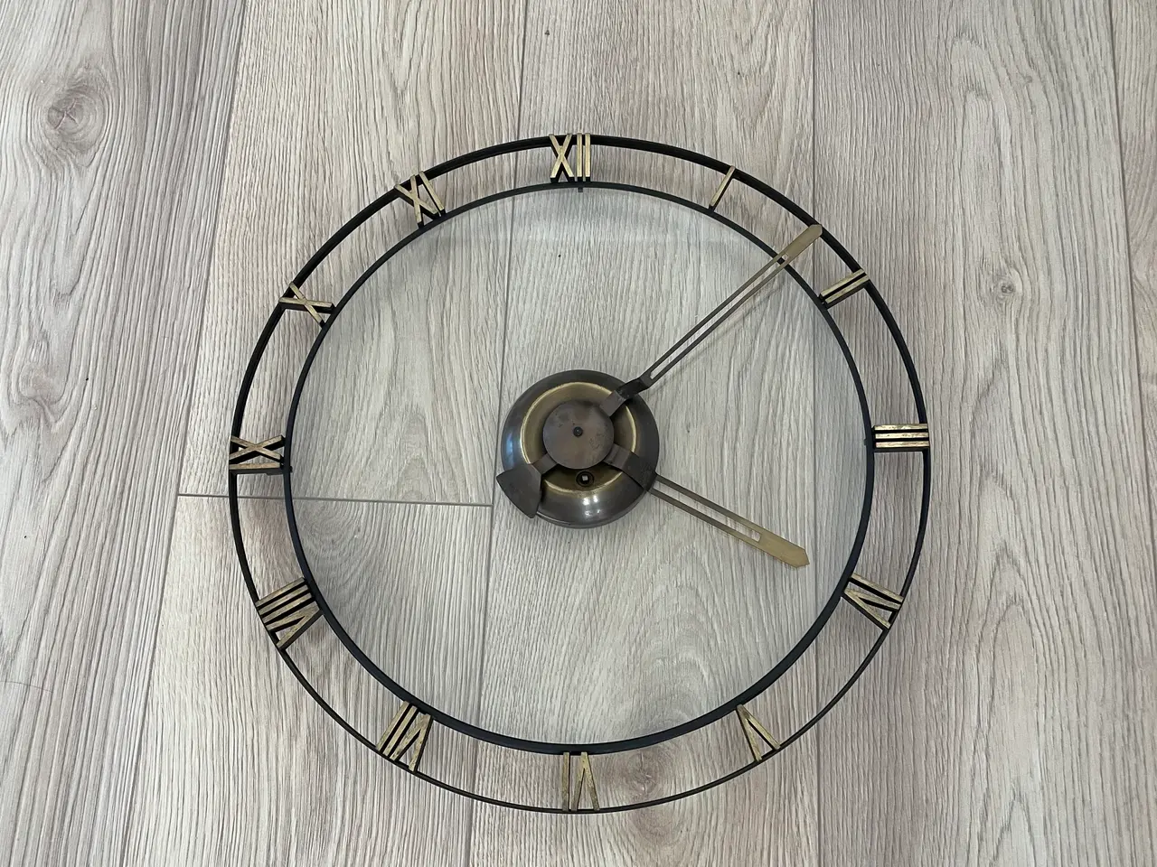 Billede 1 - vintage Kienzle vægur i messing og glas - 10
