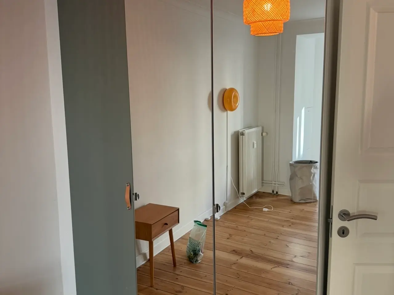 Billede 1 - Rummeligt skab sælges billigt i Cph