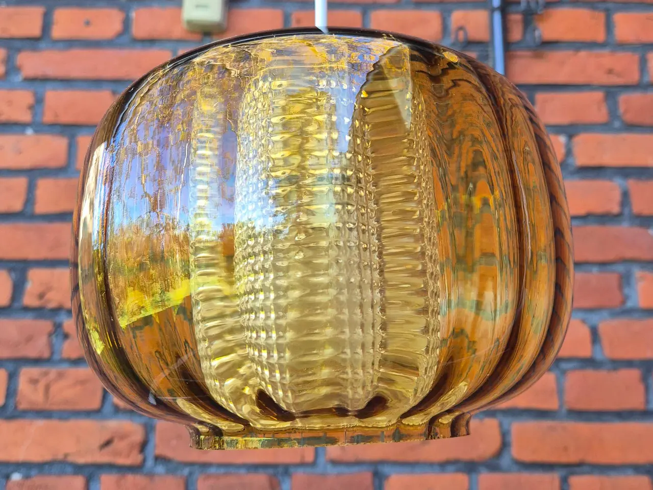 Billede 9 - Smuk svensk retrolampe i ravfarvet glas