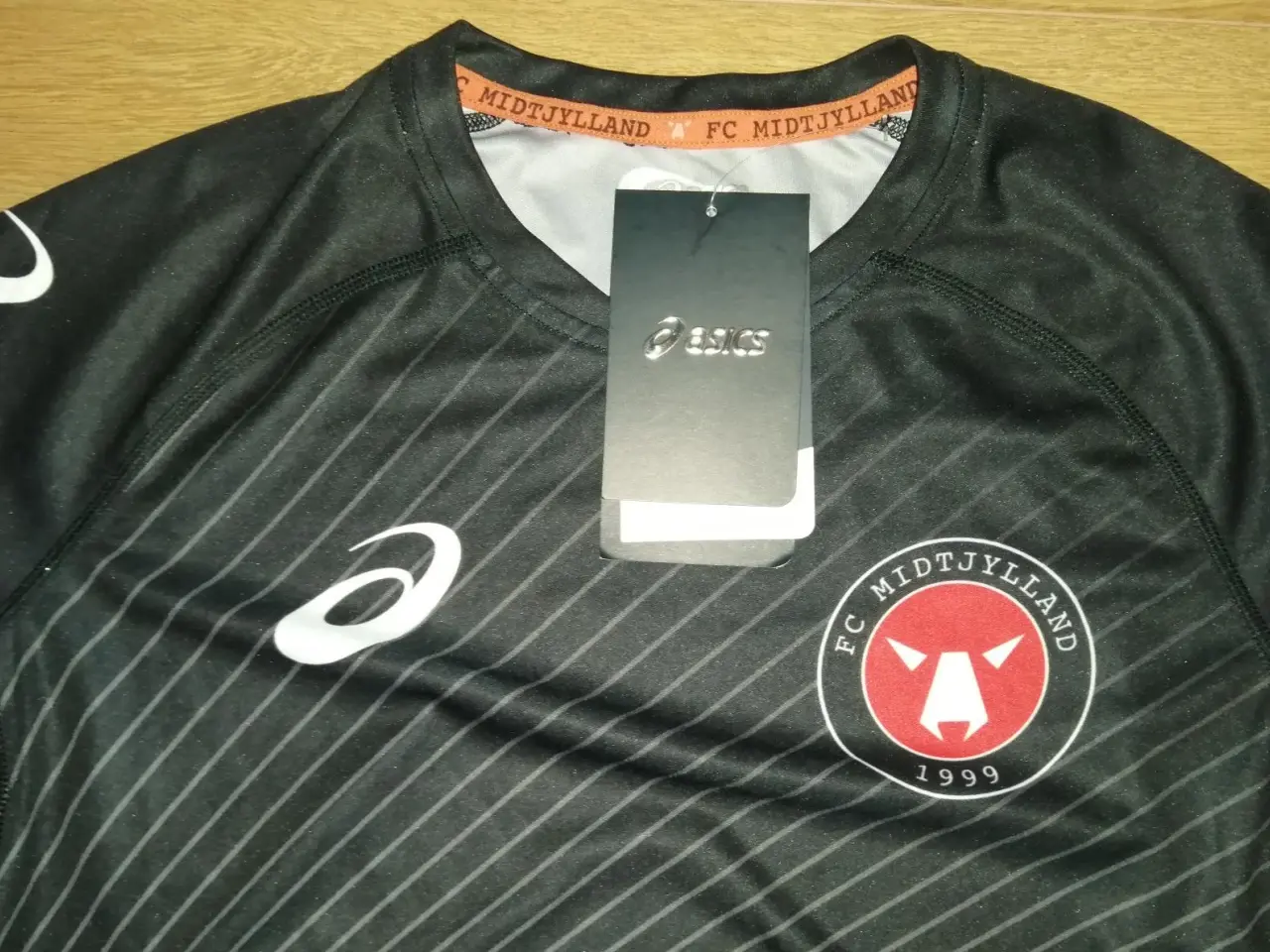 Billede 3 - NY FC MIDTJYLLAND TRØJE, ASICS, STR. M