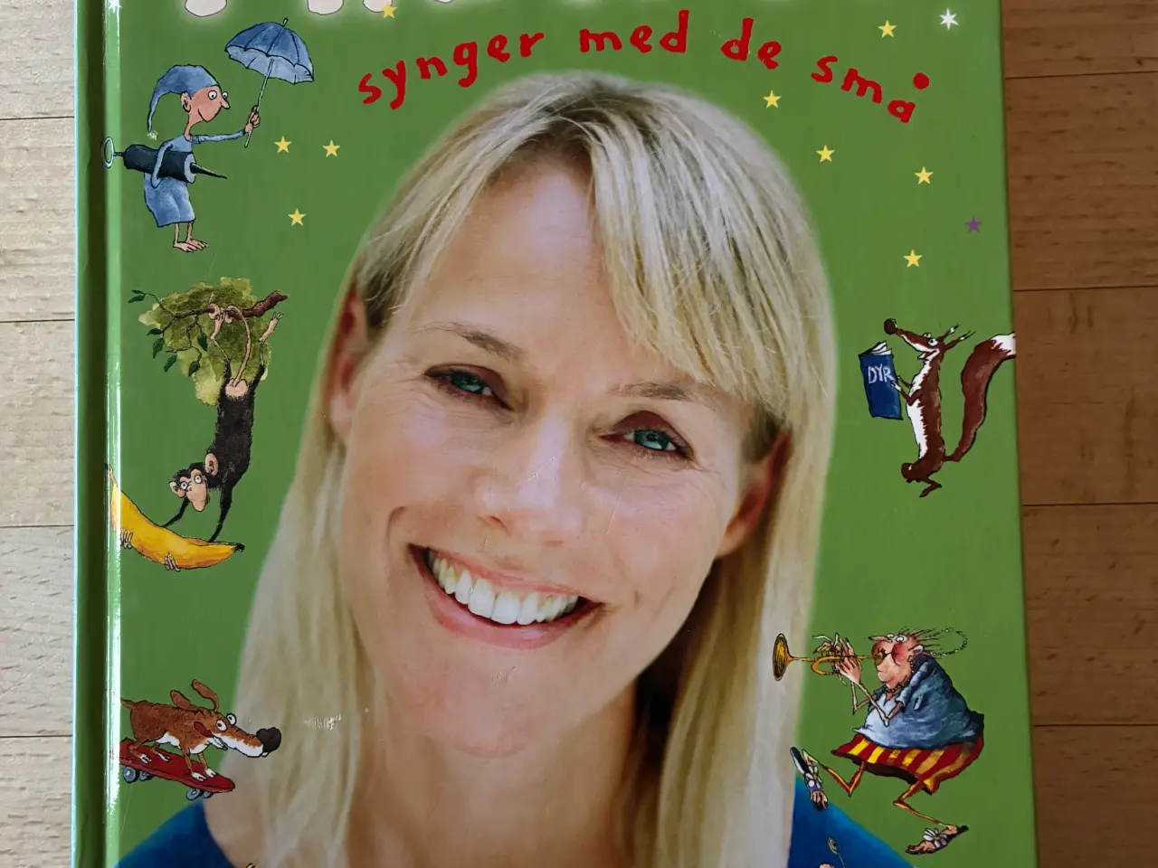 Billede 1 - Alberte synger med de små jubilæumsudgave