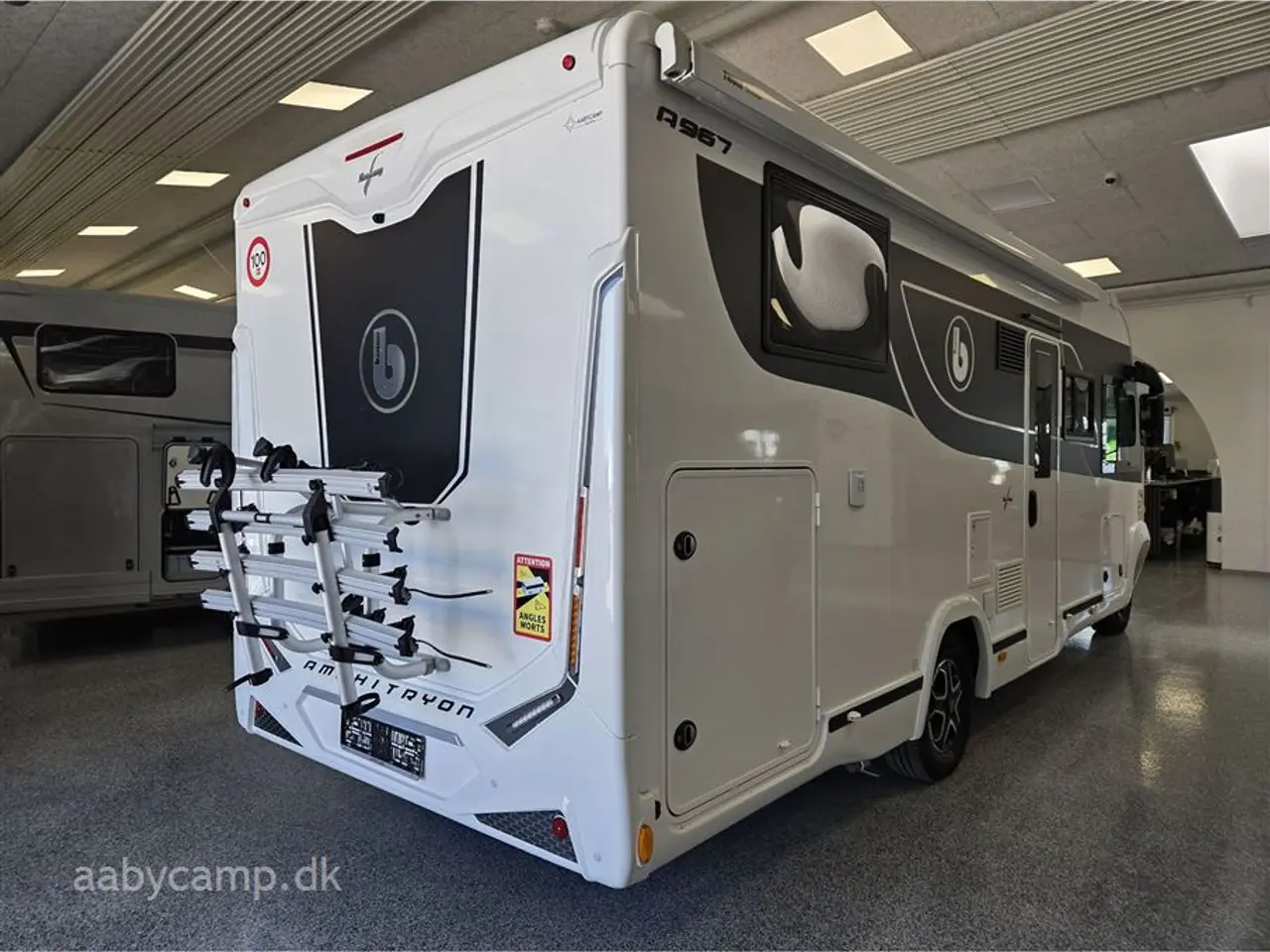 Billede 3 - 2021 - Benimar Amphitryon 967 NK Pakke. Automatgear. Solcelle. Markise. 2x 95Ah batteri. 2000w Inverter. A/C i bo-del. Maxxfan. Kun 30,000 Km!!!
