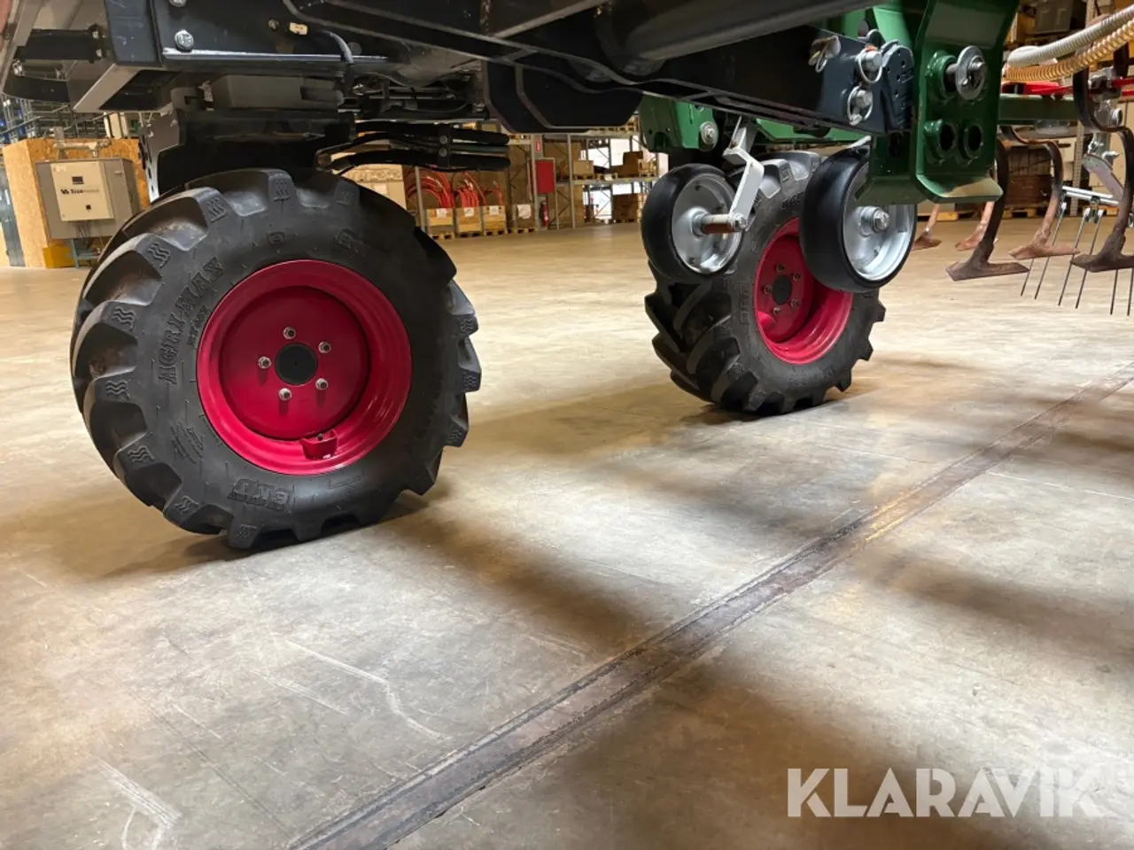 Billede 11 - Traktor Agrointelli Robotti LR med redskaber