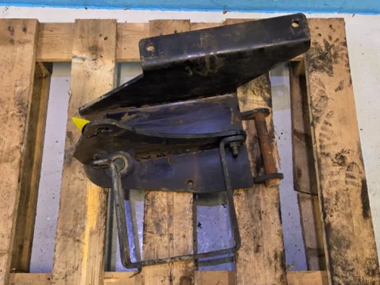 Billede 9 - New Holland TM165 Beslag R.  82018505