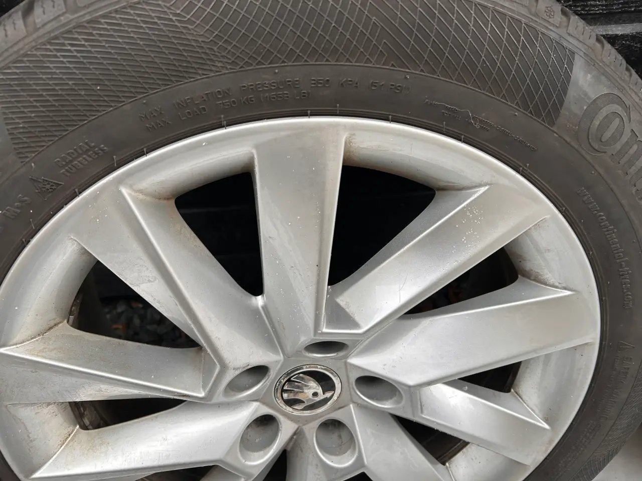 Billede 3 - Vinterdæk med originale Skoda alufælge