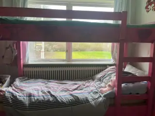 Køjeseng i lyserød