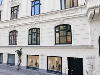 Rummeligt og indbydende erhvervslejemål i hjertet af Frederiksstaden