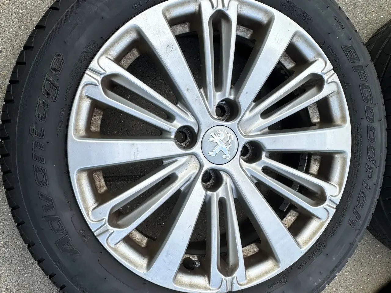 Billede 6 - Originale Peugeot 208 alufælge med dæk