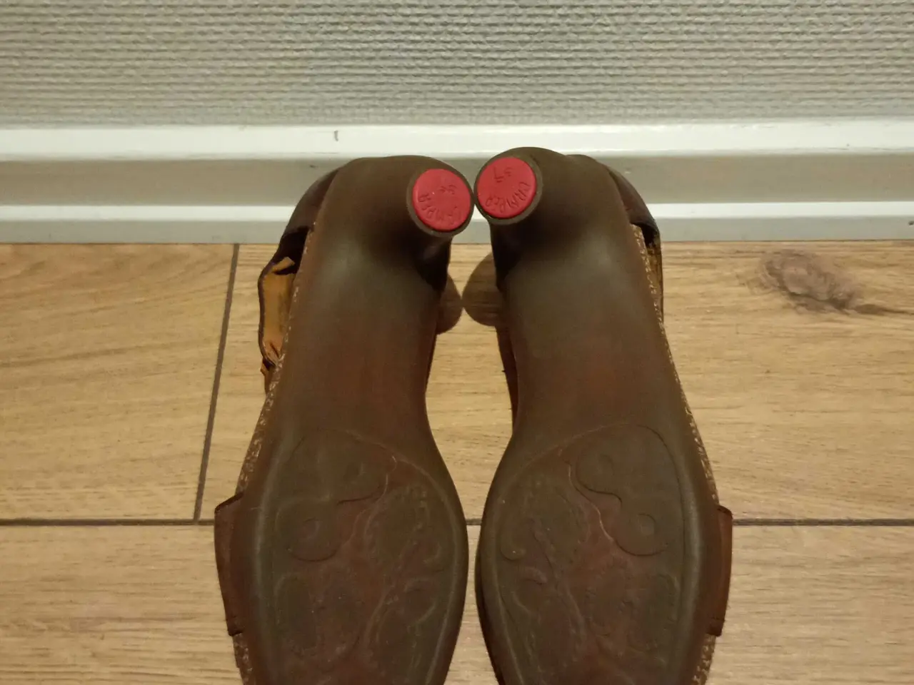 Billede 2 - Fine damesandaler med elastik, CAMPER, kind, brun.