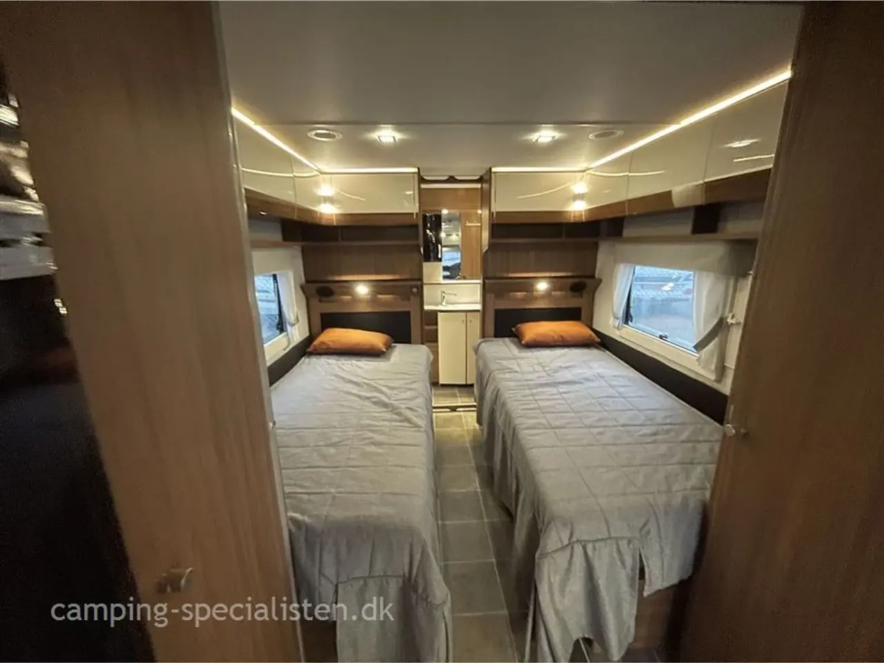 Billede 9 - 2020 - Polar Customized 680 Polar Customized 680 med enkeltsenge og endebadeværelse model 2020 - kan nu ses hos Camping-Specialisten.dk