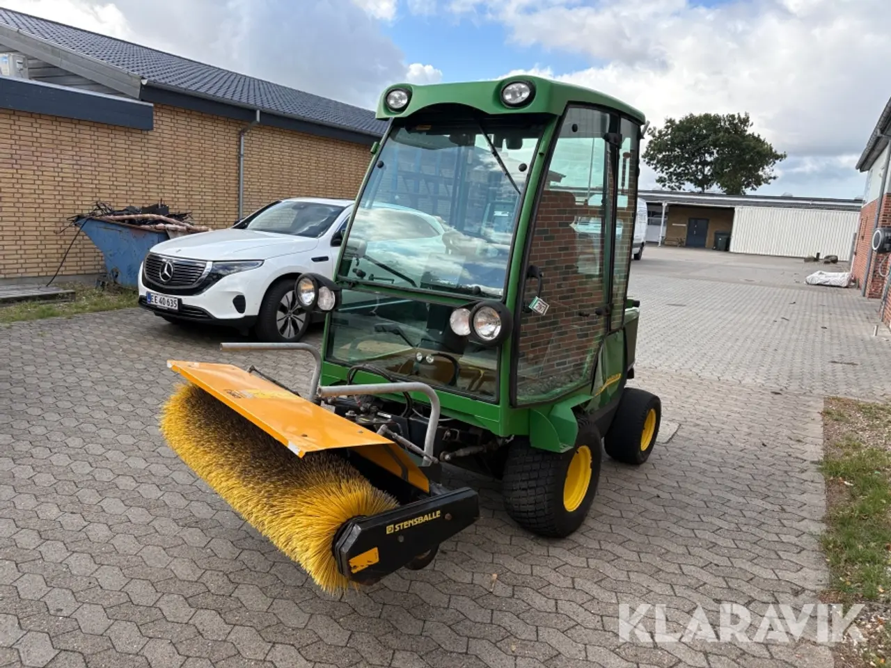 Billede 1 - Redskabsbærer John Deere 1545 med kost
