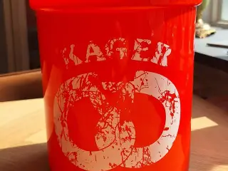 Rød kagebøtte