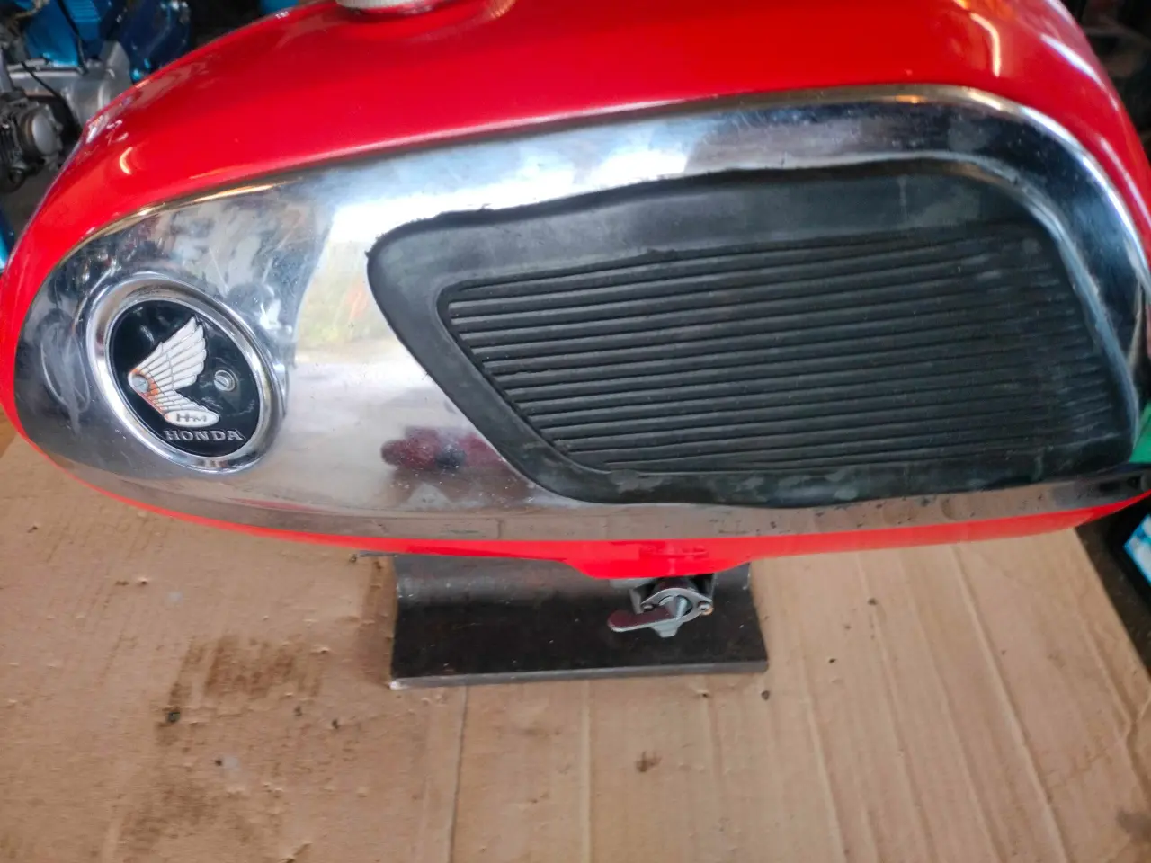 Billede 2 - Benzintank bagsvinger Honda CD 50