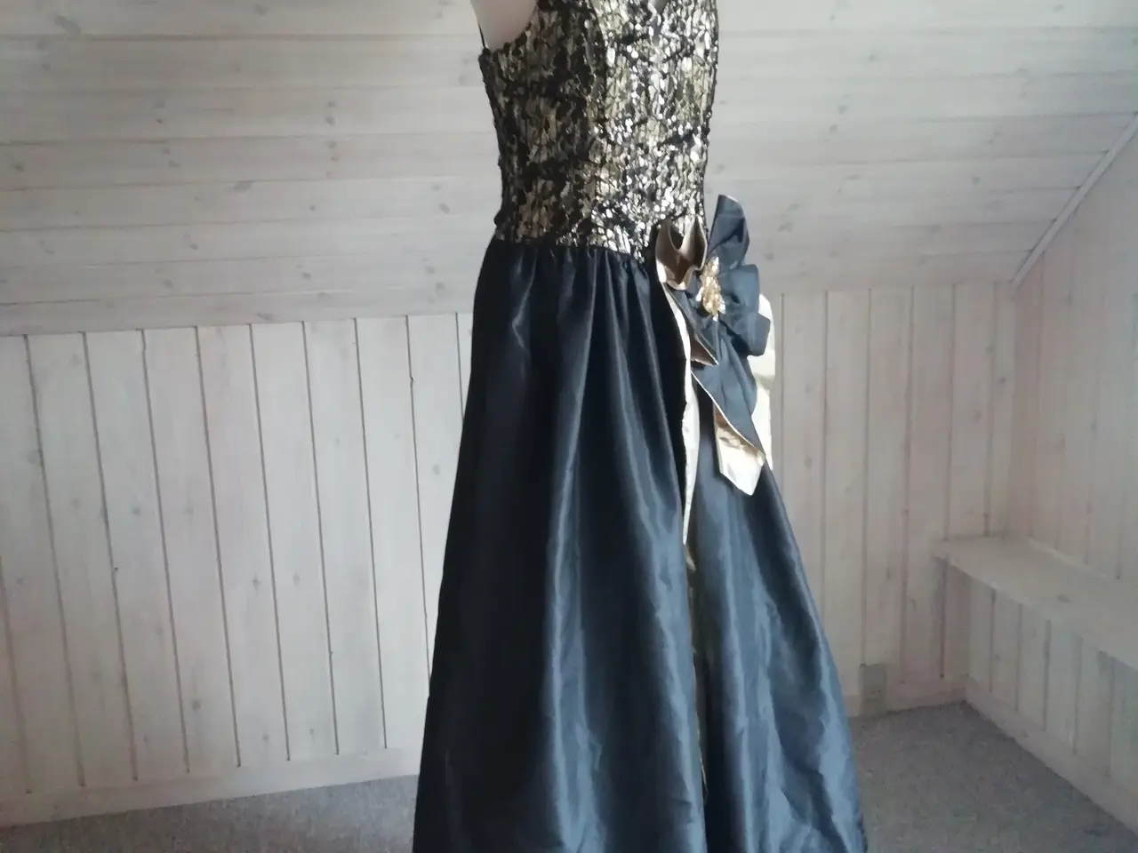 Billede 2 - Overdådig elegant gallakjole