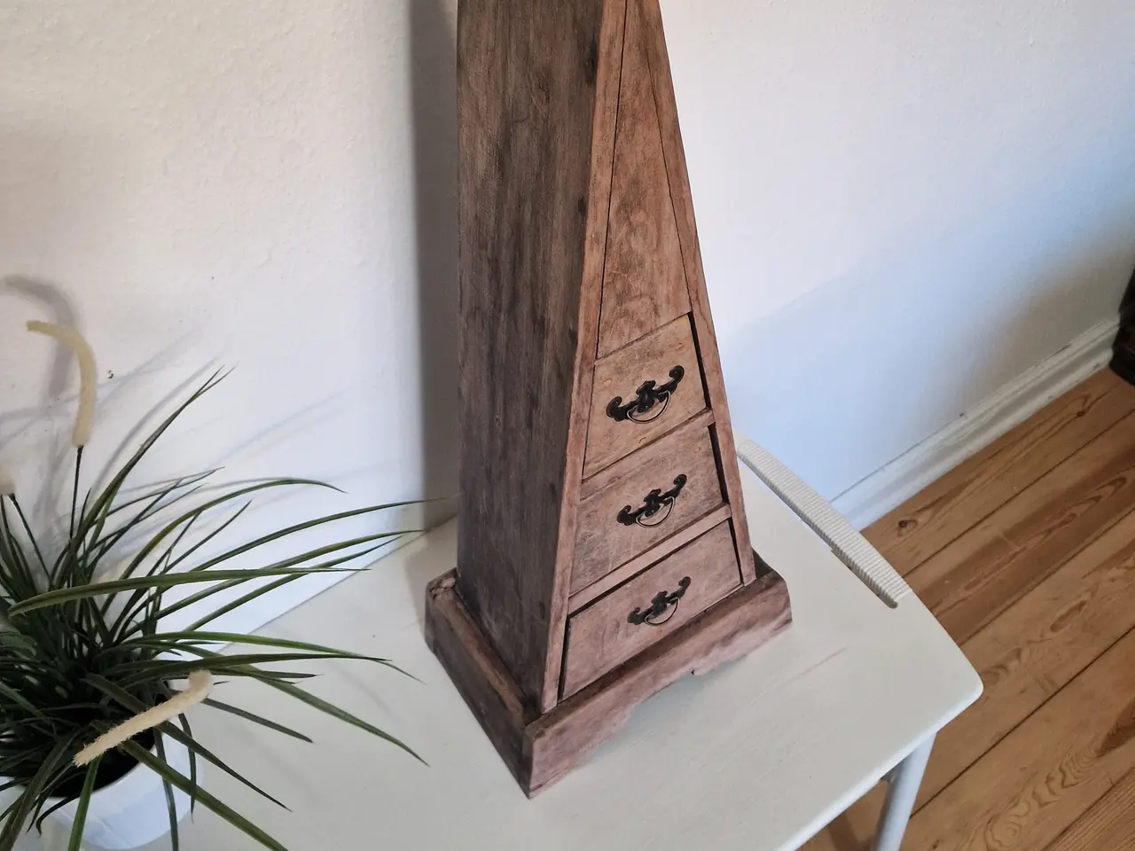 Billede 3 - Sød vintage pyramideformet kommode.
