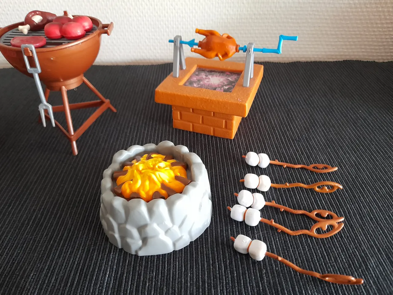 Billede 2 - Barbie barbecuesæt.