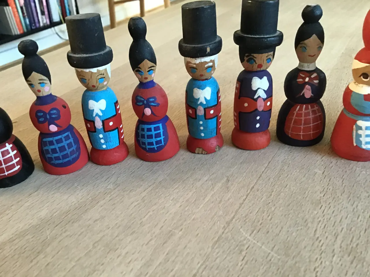 Billede 4 - Eigenbrod små træfigurer/ nisset. Pr stk 55kr