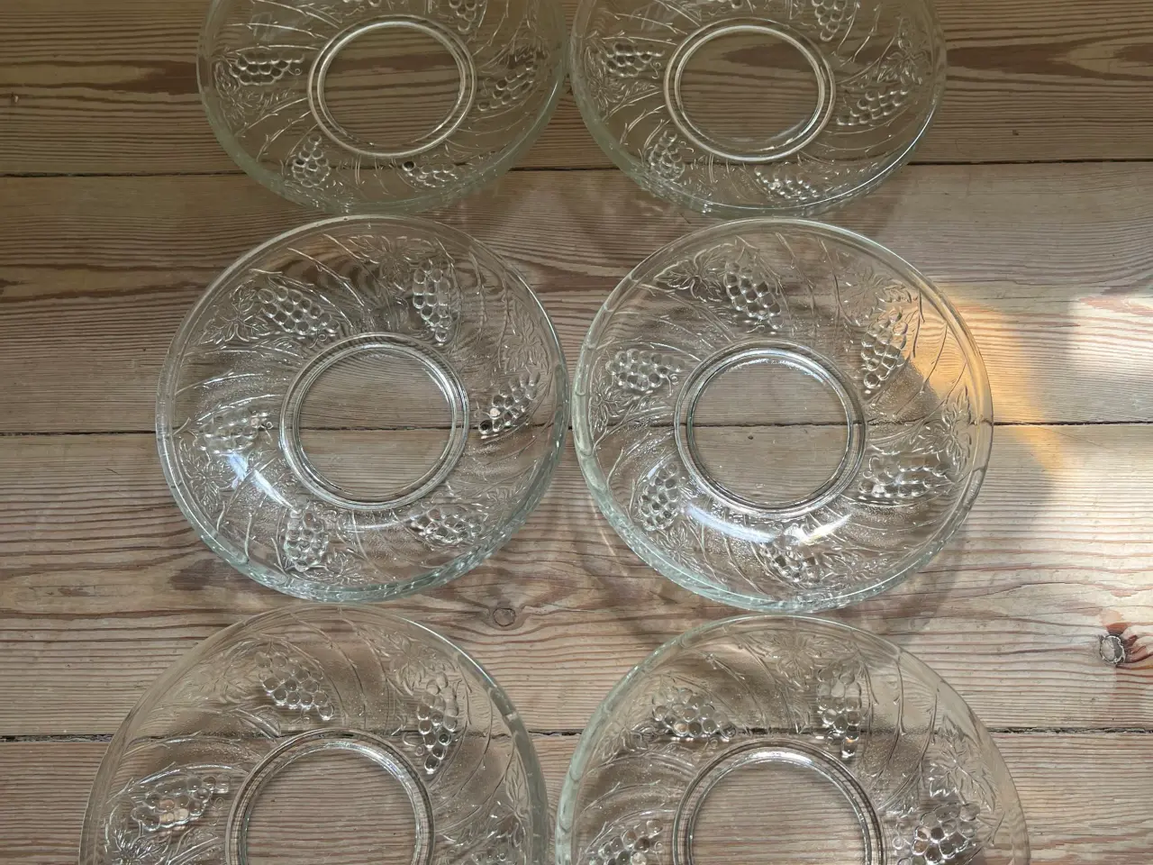 Billede 3 - Glas asietter med præget drue mønster