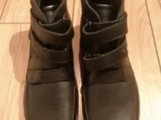 Damesko, NEW FEET.