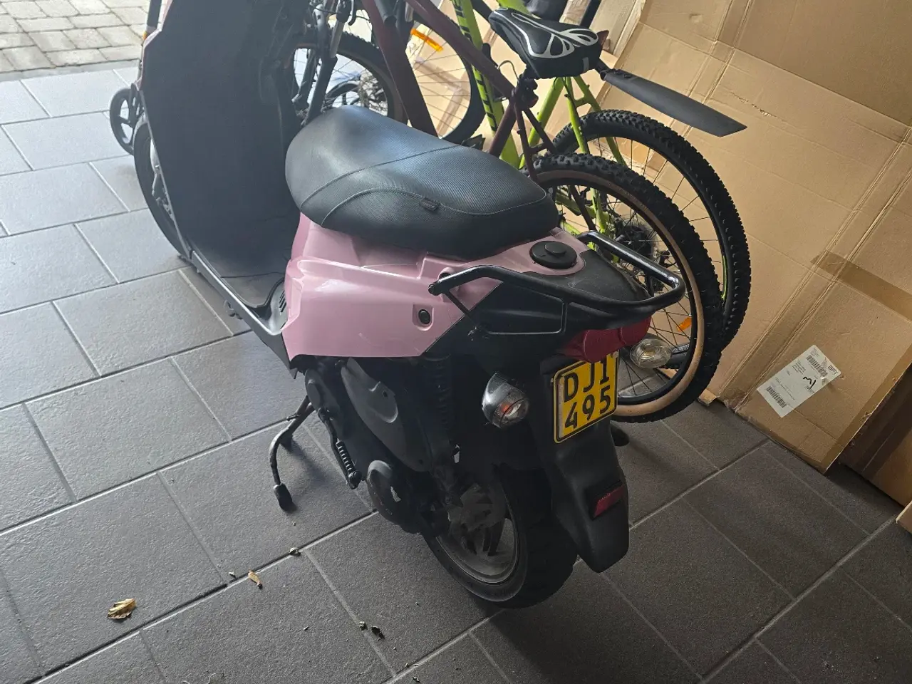 Billede 6 - og velholdt lyserød scooter – Perfekt til hverdage