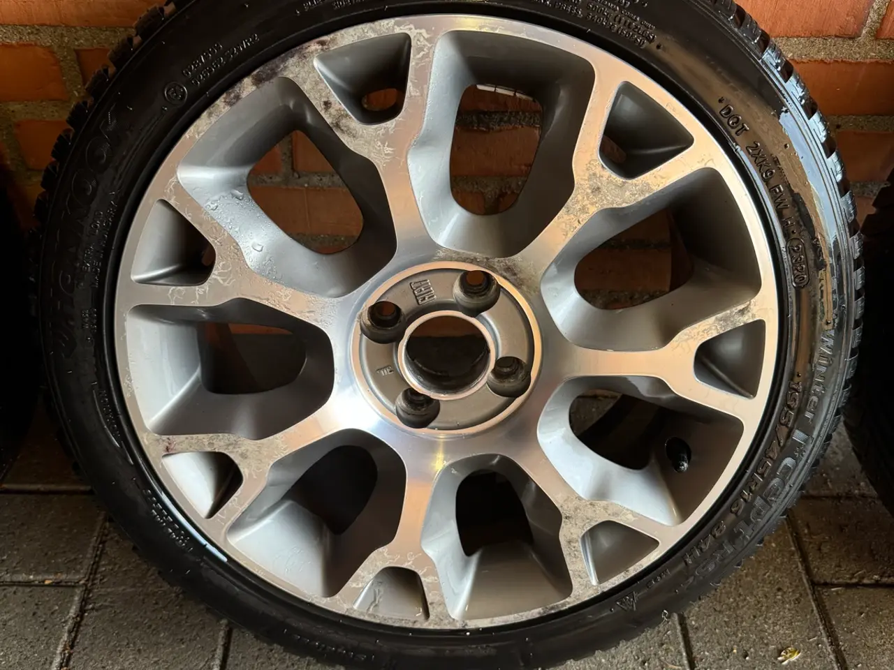 Billede 4 - Originale Fiat 500 16” alufælge med vinterdæk 
