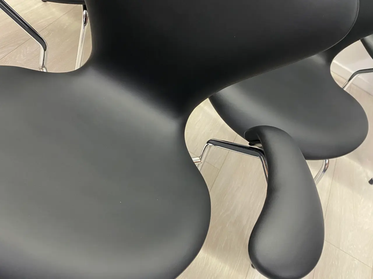 Billede 5 - Fh 3207 Syverstole armlæn af Arne Jacobsen 