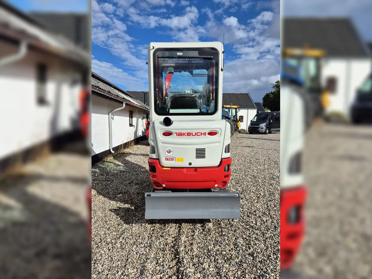 Billede 5 - Takeuchi TB225 / Fabriksny - 2025 / Engcon rotortilt og skovlpakke