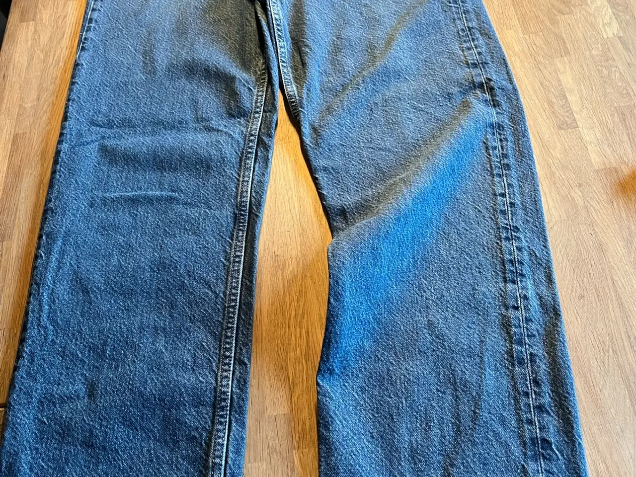 Billede 2 - Blå denim jeans str. 36 fra gina tricot